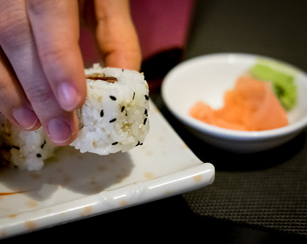 ¿Qué es el «terrorismo del sushi»? En Japón con la comida no se bromea