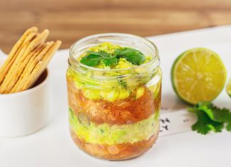 Tartar de aguacate y salmón, el mejor entrante para las cenas de este verano