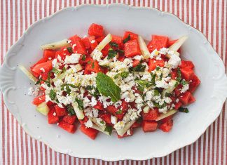 Ensalada de sandía, queso feta y menta: receta fácil para rematar lo que queda de verano