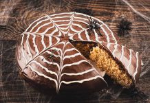 Receta de Halloween: bizcocho telaraña de castañas y chocolate