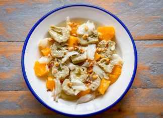 Ensalada de alcachofas, bacalao y naranja: una receta rápida y rica para esta primavera